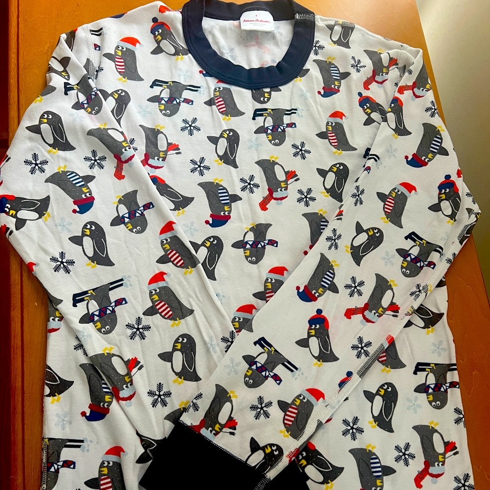 Hanna Andersson Christmas penguin pajama top